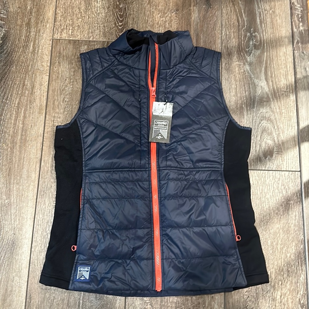 New with tags (never worn) Oiselle Katron Vest M
